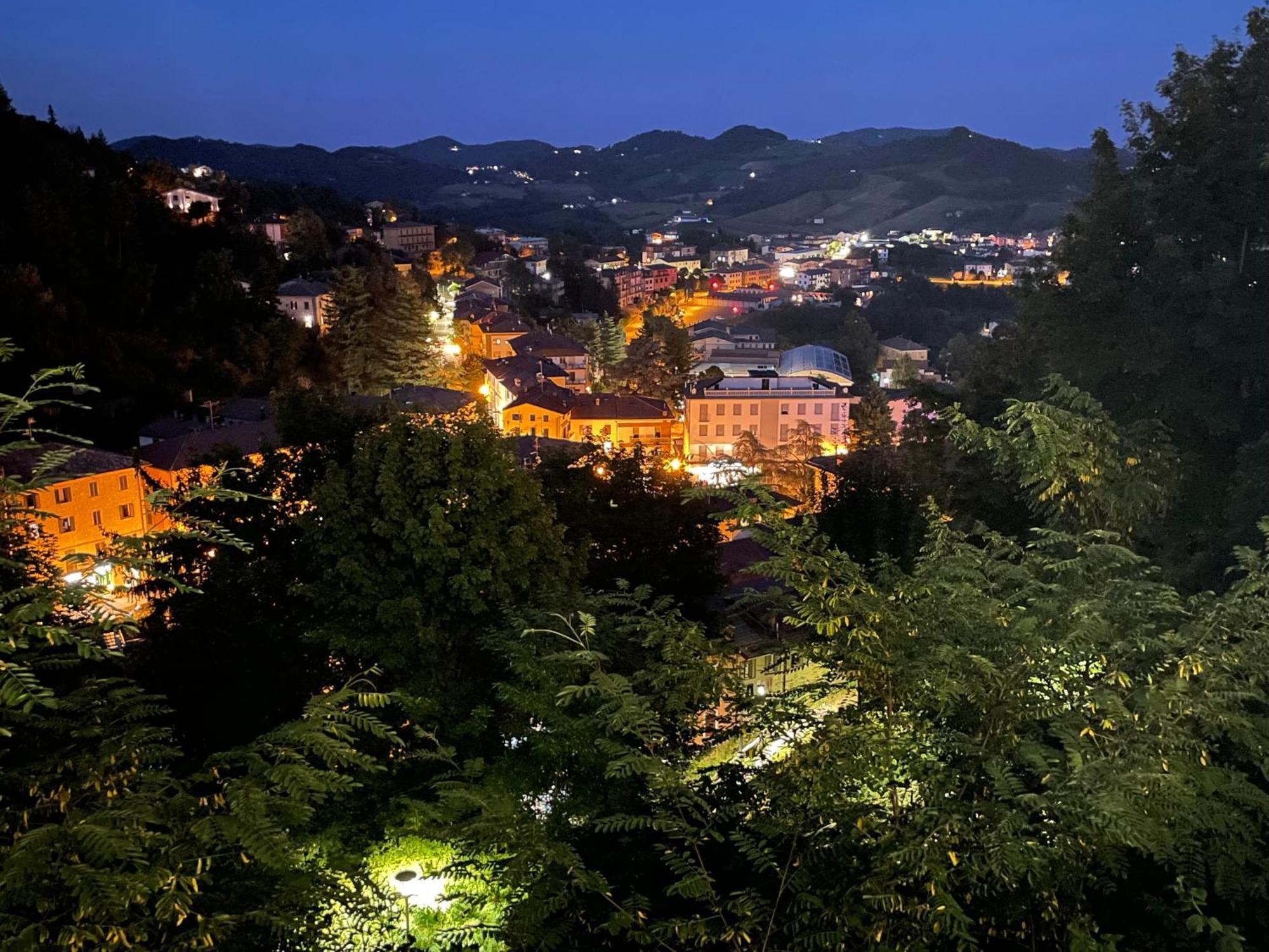 Novecento Luxury&Spa Residence 4 Stelle Montese Екстериор снимка